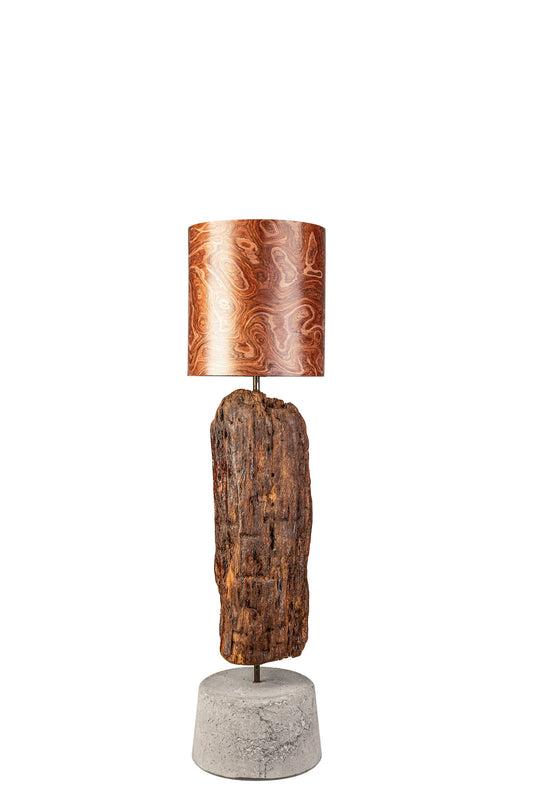 Driftwood Light Sculpture LO07 –Treibholz Lampe mit Echtholz Furnier & Beton-Sockel, Vorderansicht Tag.